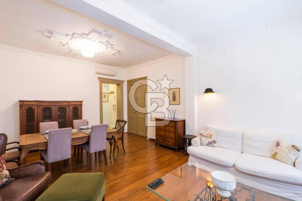 CİHANGİR HAVYAR SOK TARİHİ BİNADA ÖZEL BİR DAİRE