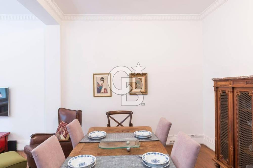 CİHANGİR HAVYAR SOK TARİHİ BİNADA ÖZEL BİR DAİRE