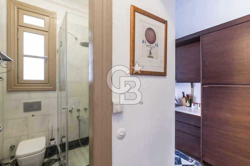 CİHANGİR HAVYAR SOK TARİHİ BİNADA ÖZEL BİR DAİRE