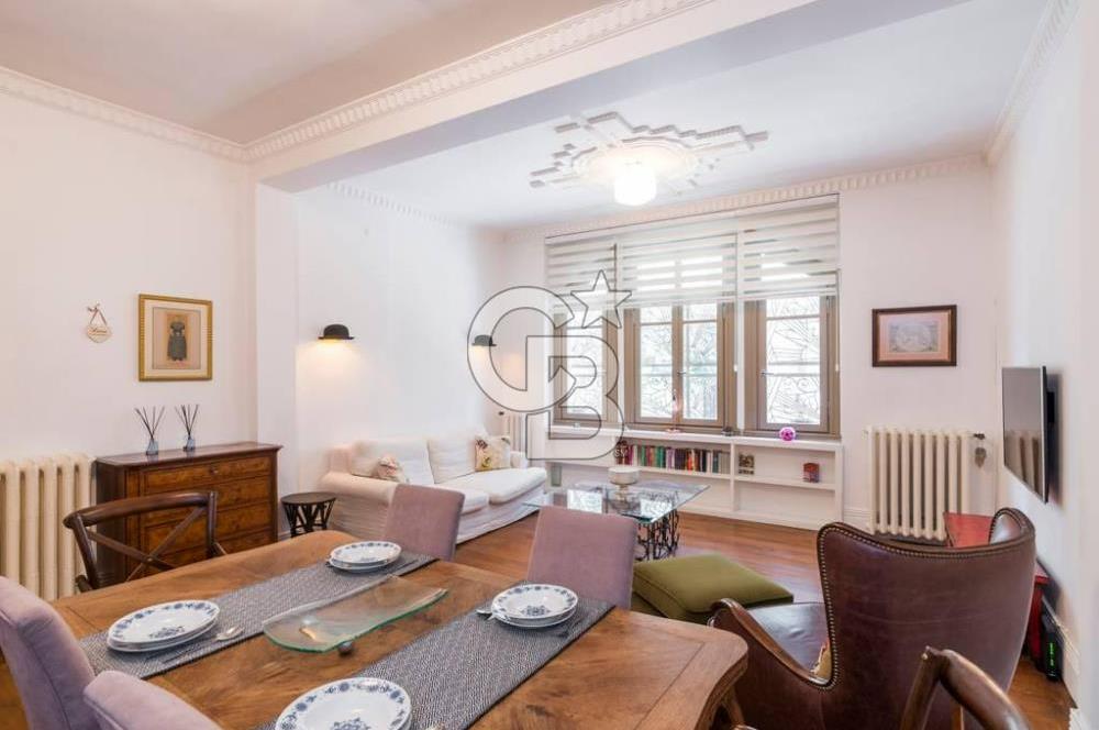 CİHANGİR HAVYAR SOK TARİHİ BİNADA ÖZEL BİR DAİRE