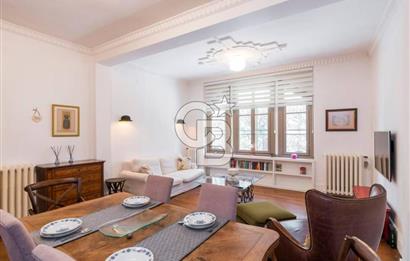 CİHANGİR HAVYAR SOK TARİHİ BİNADA ÖZEL BİR DAİRE