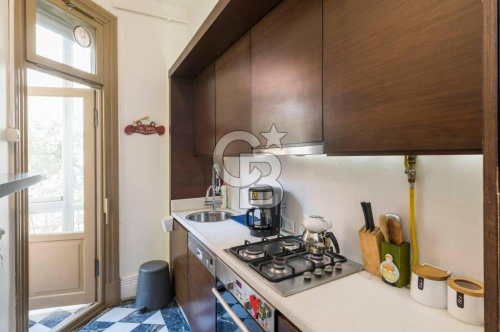 CİHANGİR HAVYAR SOK TARİHİ BİNADA ÖZEL BİR DAİRE