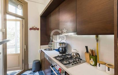CİHANGİR HAVYAR SOK TARİHİ BİNADA ÖZEL BİR DAİRE