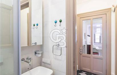 CİHANGİR HAVYAR SOK TARİHİ BİNADA ÖZEL BİR DAİRE