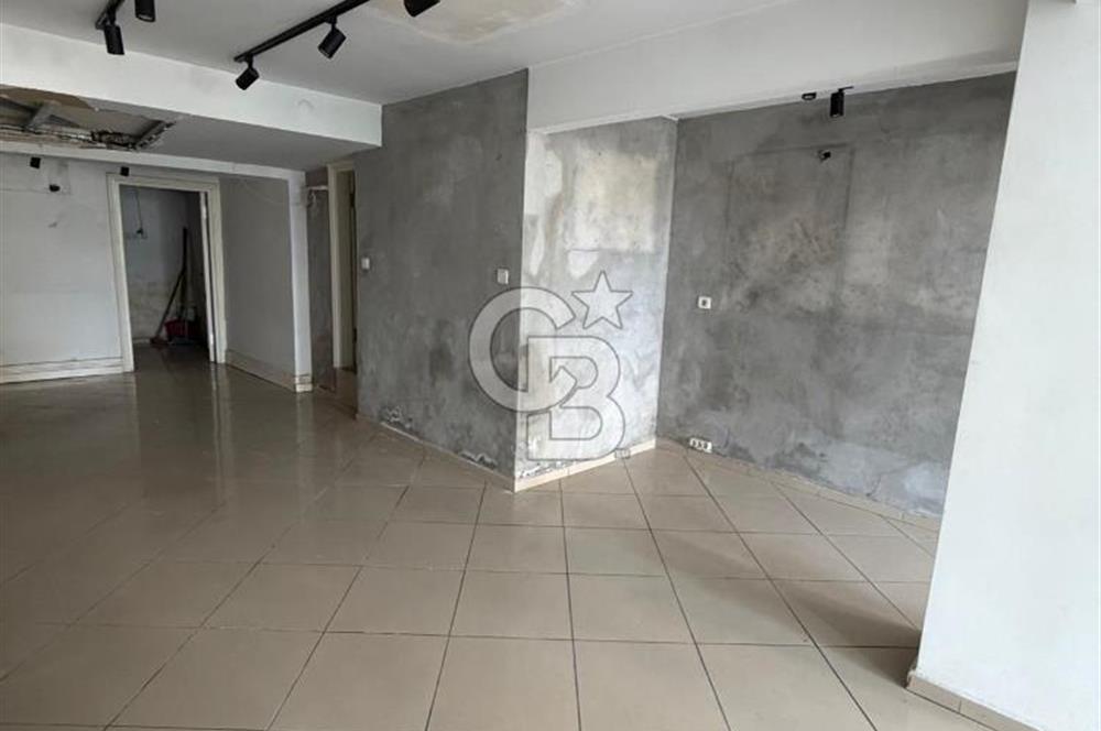 Arnavutköy Sahile Adım Mesafede Ofis/Mağazaya Uygun Dükkan