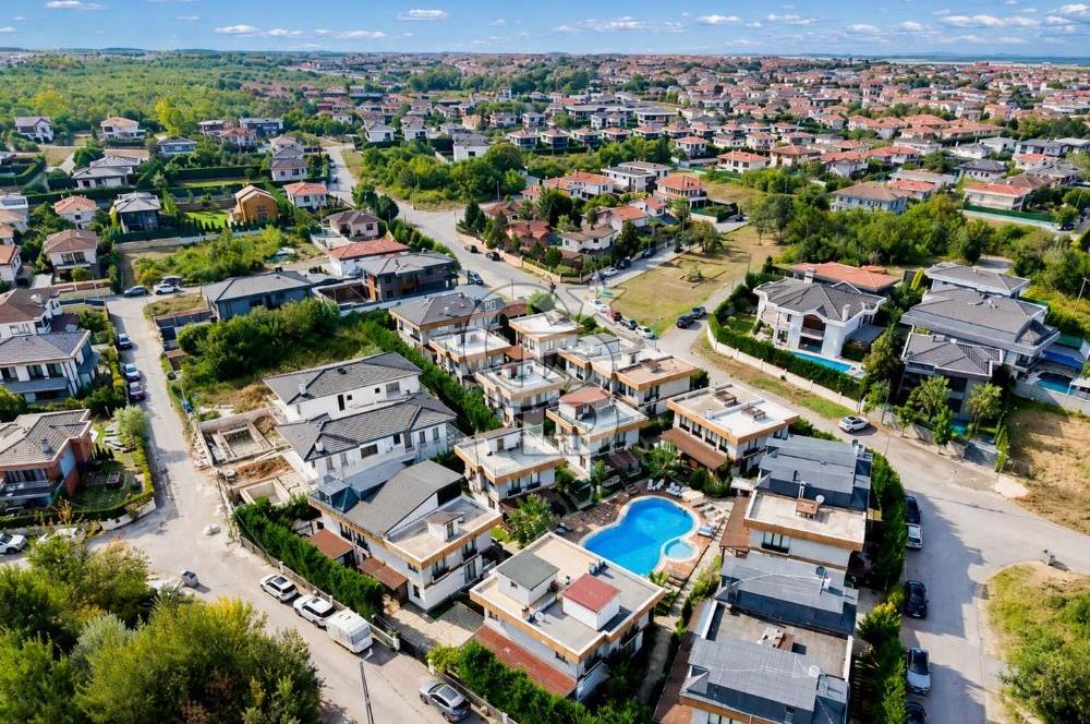 Şile Kumbaba’da Havuzlu Sitede Kış Bahçeli & Barbekülü Lüks Villa
