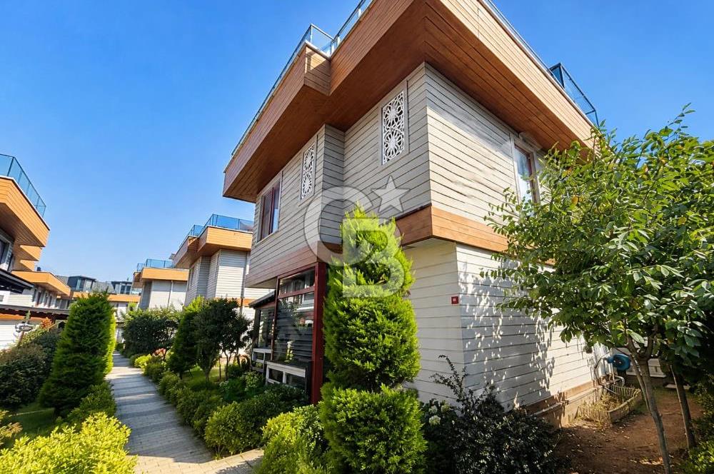 Şile Kumbaba’da Havuzlu Sitede Kış Bahçeli & Barbekülü Lüks Villa
