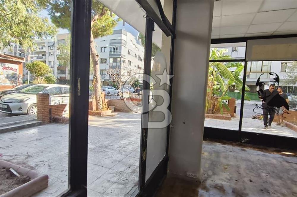 Karşıyaka Bostanlı Kiralık 45 m2 Köşe Dükkan