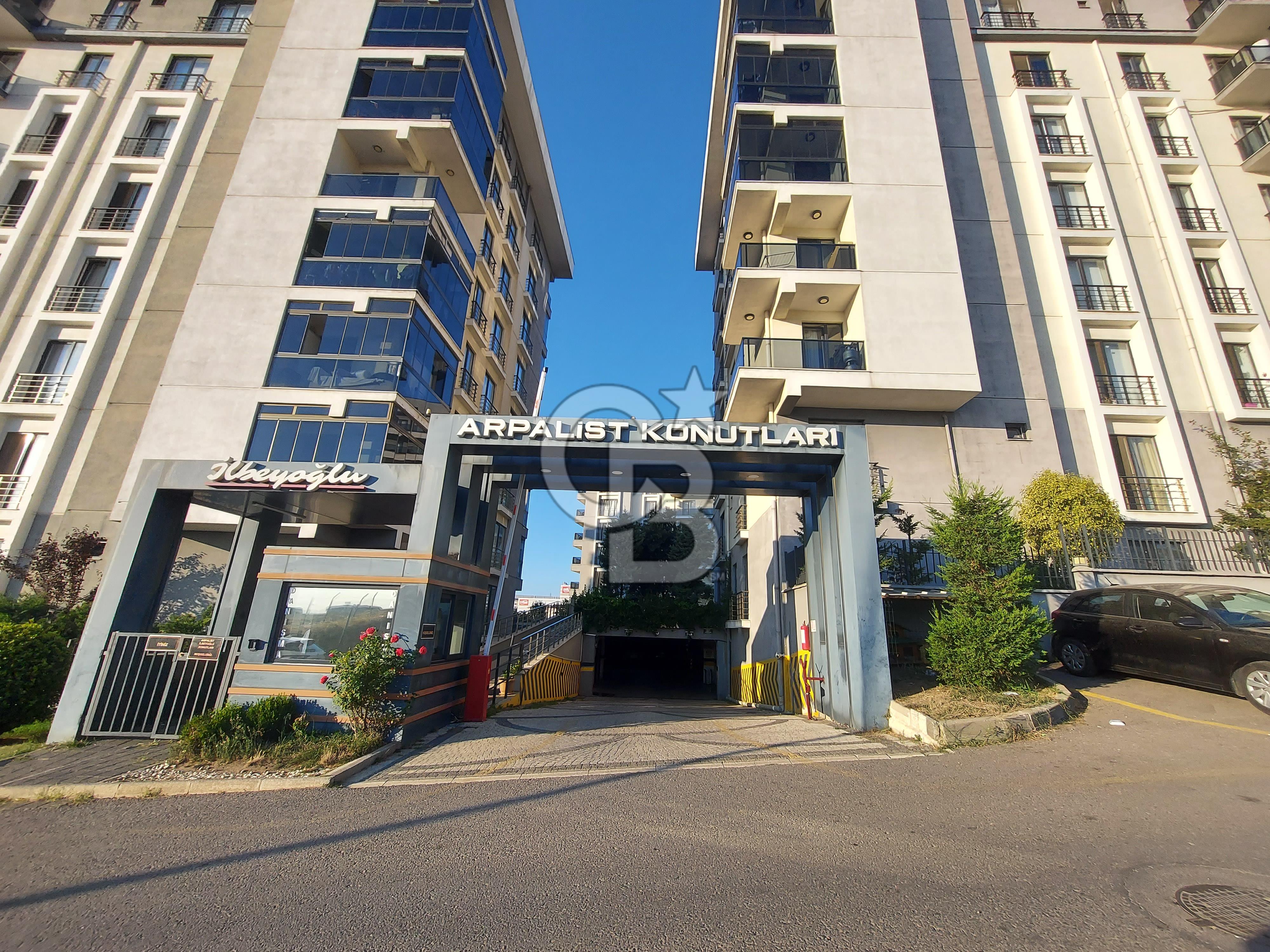 Mutlukent & Çayırova sınırı havuzlu site'de satılık 2+1