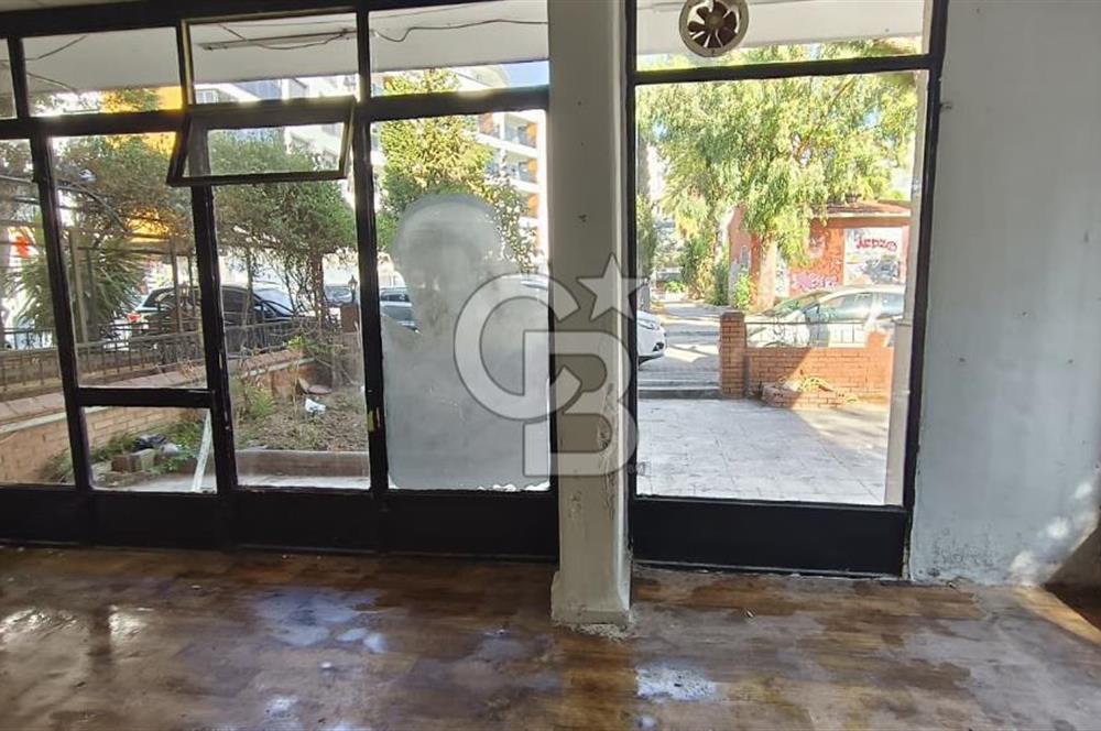 Karşıyaka Bostanlı Kiralık 45 m2 Köşe Dükkan