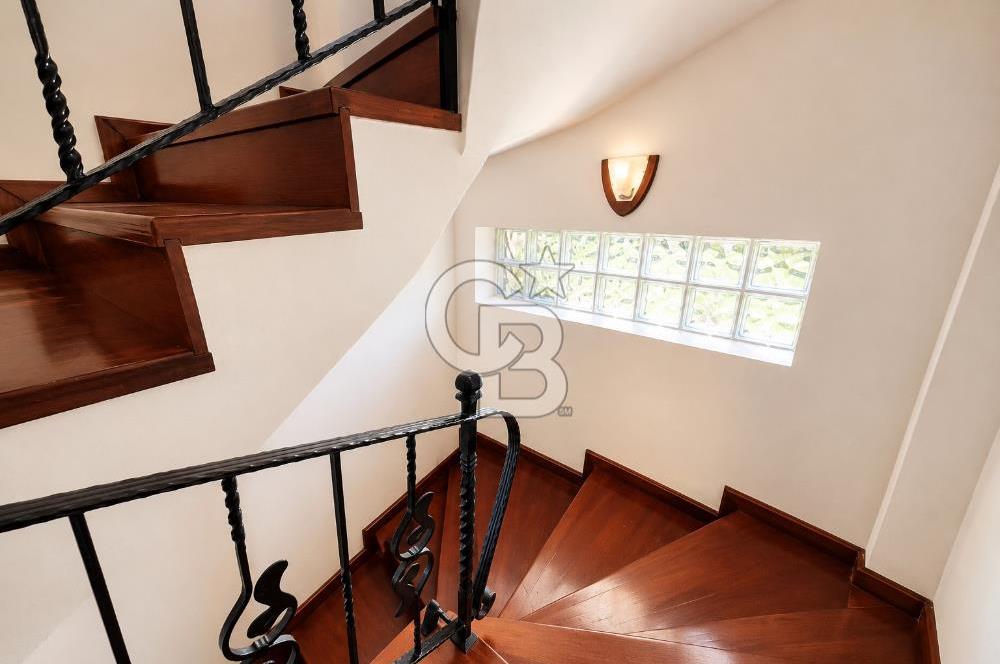 Urla Şirinkent Mah Doktorlar Sitesi Geniş Bahçeli Kiralık Villa