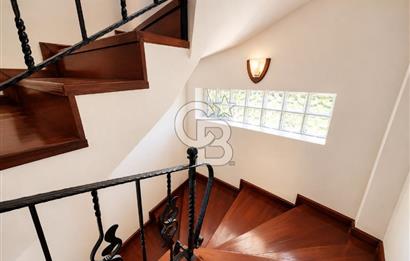 Urla Şirinkent Mah Doktorlar Sitesi Geniş Bahçeli Kiralık Villa