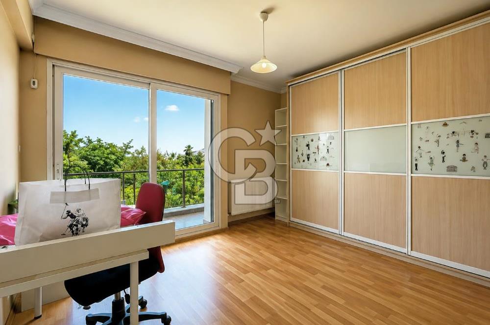Urla Şirinkent Mah Doktorlar Sitesi Geniş Bahçeli Kiralık Villa