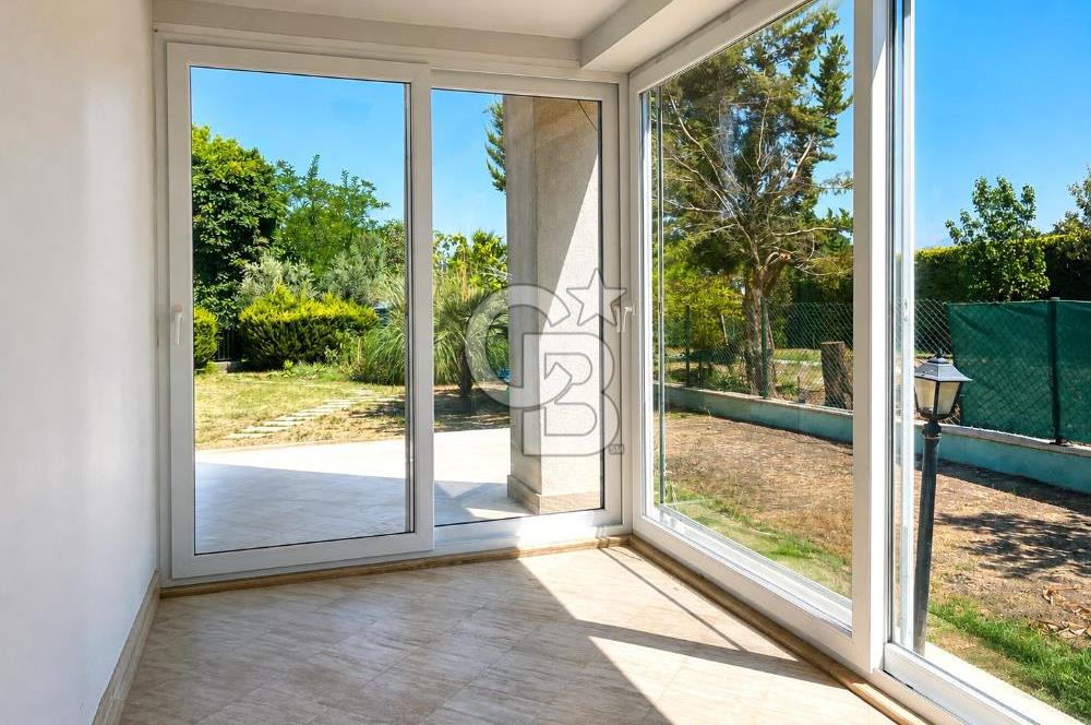 Urla Şirinkent Mah Doktorlar Sitesi Geniş Bahçeli Kiralık Villa