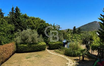 Urla Şirinkent Mah Doktorlar Sitesi Geniş Bahçeli Kiralık Villa