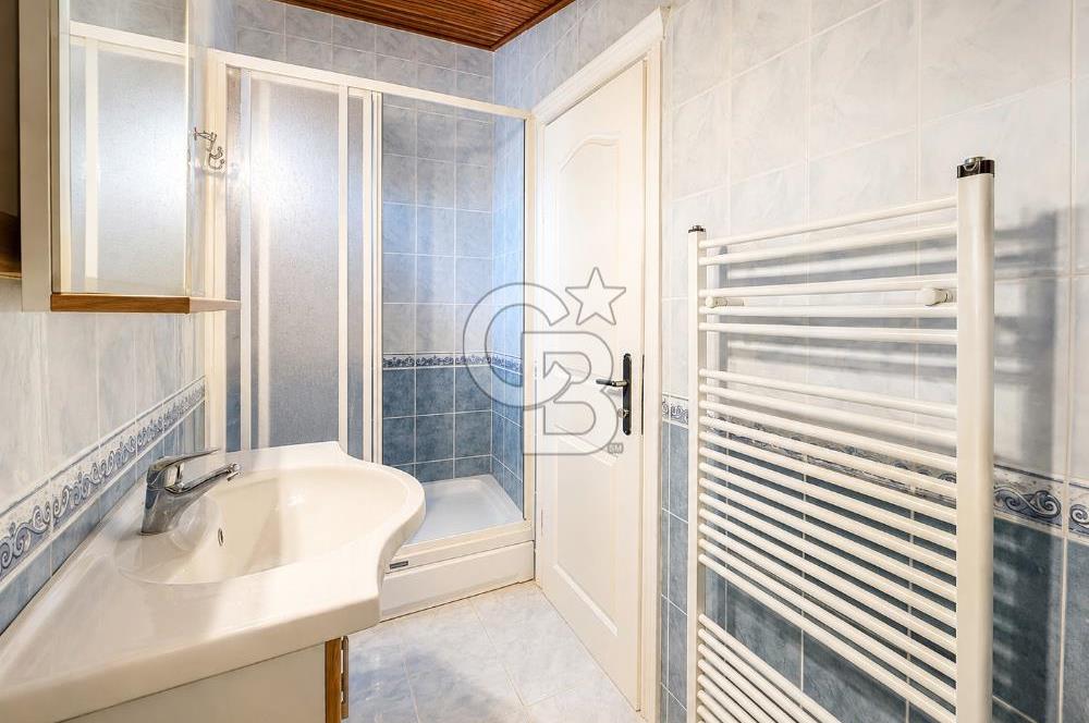 Urla Şirinkent Mah Doktorlar Sitesi Geniş Bahçeli Kiralık Villa
