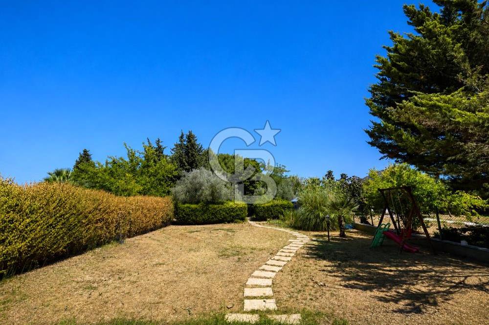 Urla Şirinkent Mah Doktorlar Sitesi Geniş Bahçeli Kiralık Villa