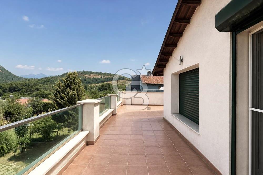 Urla Şirinkent Mah Doktorlar Sitesi Geniş Bahçeli Kiralık Villa