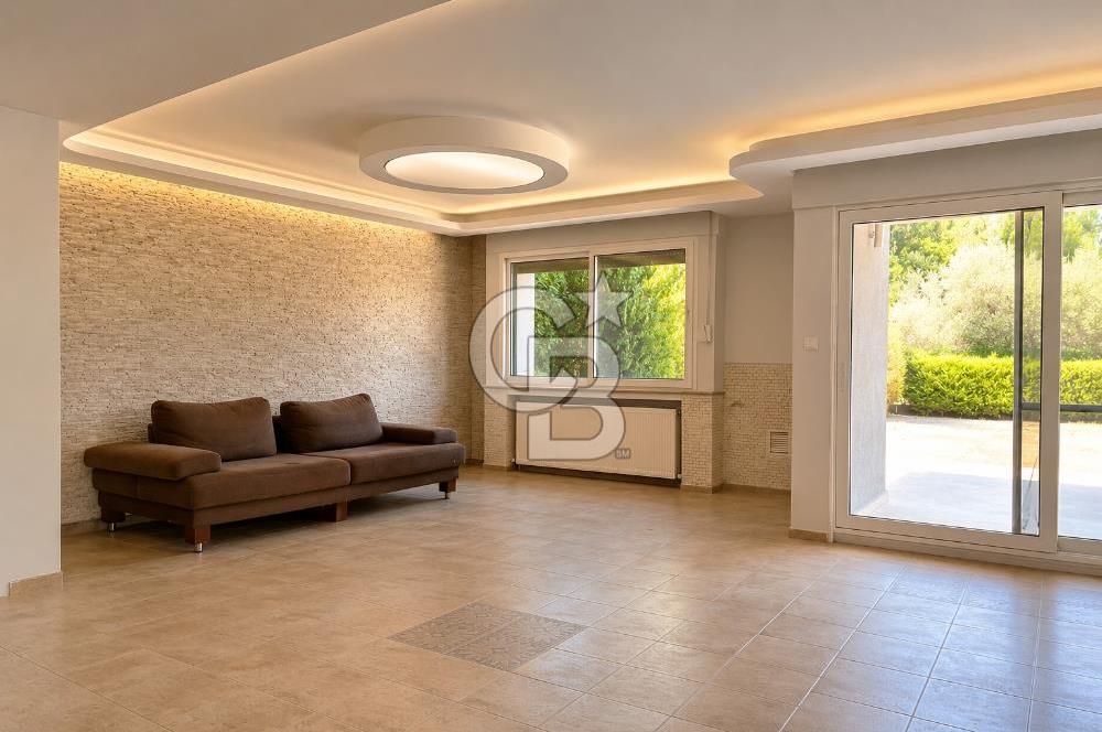 Urla Şirinkent Mah Doktorlar Sitesi Geniş Bahçeli Kiralık Villa