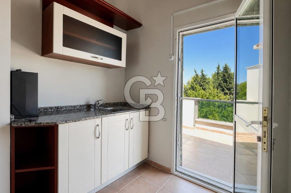 Urla Şirinkent Mah Doktorlar Sitesi Geniş Bahçeli Kiralık Villa