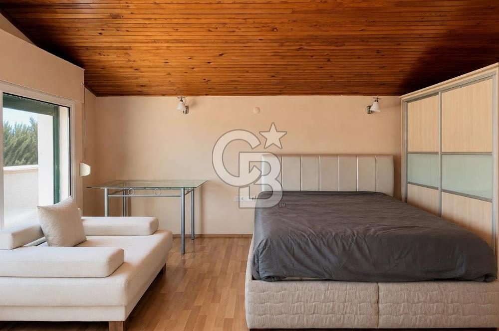 Urla Şirinkent Mah Doktorlar Sitesi Geniş Bahçeli Kiralık Villa