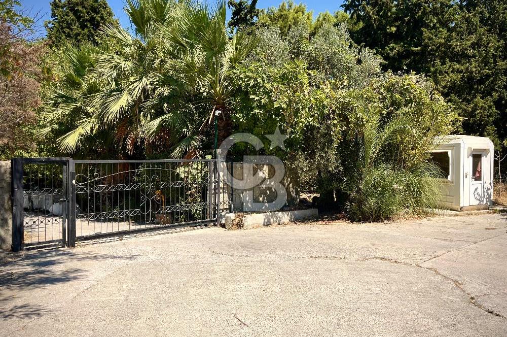 Urla Şirinkent Mah Doktorlar Sitesi Geniş Bahçeli Kiralık Villa