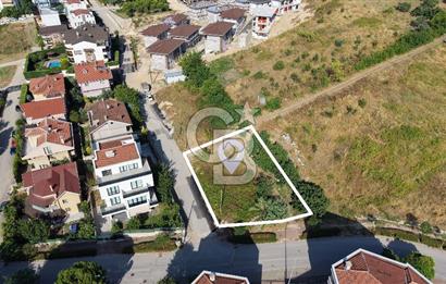 Gümüştepe'de Satılık 897m² Villa İmarlı Köşe Parsel