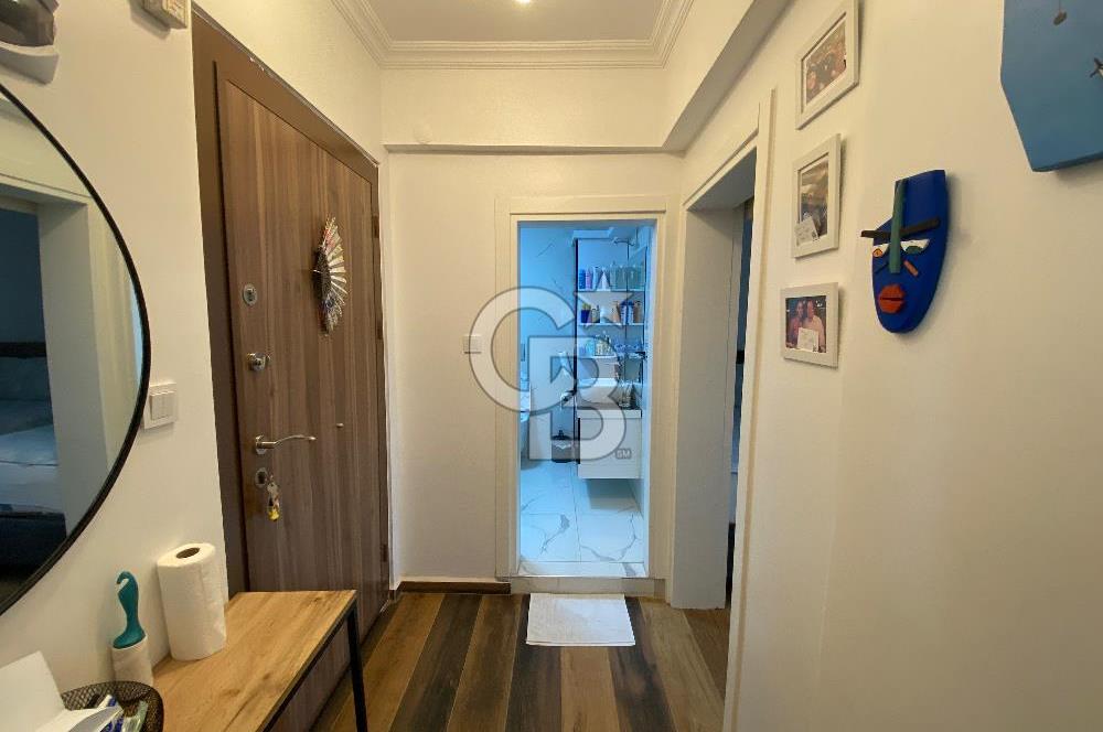 ALTINOLUK’TA DENİZE 200 METRE MESAFEDE ÖZENLE YENİLENMİŞ SATILIK 1+1 DAİRE