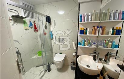 ALTINOLUK’TA DENİZE 200 METRE MESAFEDE ÖZENLE YENİLENMİŞ SATILIK 1+1 DAİRE