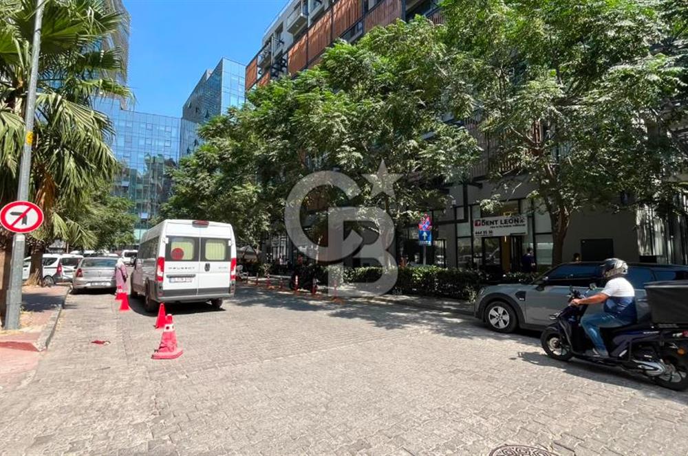 Bayraklı Mansuroğlu'nda 160 m² Full Tadilatlı Doğalgazlı Kiralık Dükkan