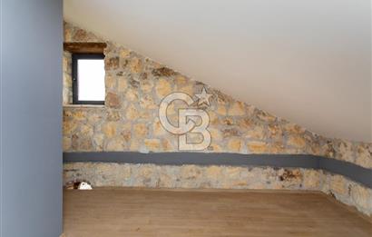 Foça Bağarası Villalar Bölgesinde Kiralık Müstakil 5+2 Taş Villa
