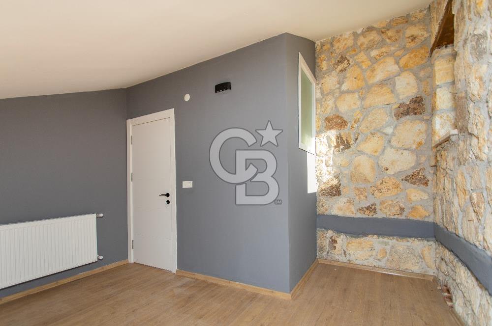 Foça Bağarası Villalar Bölgesinde Kiralık Müstakil 5+2 Taş Villa