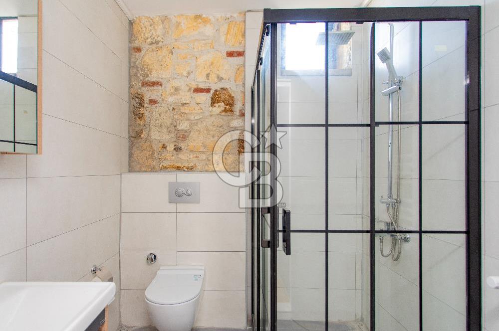 Foça Bağarası Villalar Bölgesinde Kiralık Müstakil 5+2 Taş Villa