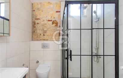 Foça Bağarası Villalar Bölgesinde Kiralık Müstakil 5+2 Taş Villa