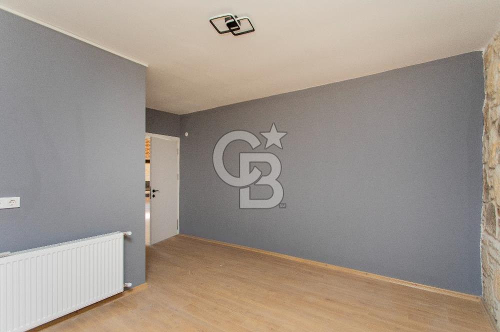 Foça Bağarası Villalar Bölgesinde Kiralık Müstakil 5+2 Taş Villa