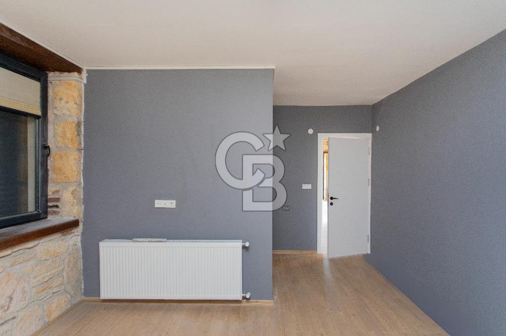 Foça Bağarası Villalar Bölgesinde Kiralık Müstakil 5+2 Taş Villa