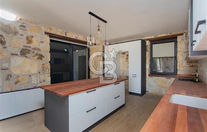 Foça Bağarası Villalar Bölgesinde Kiralık Müstakil 5+2 Taş Villa