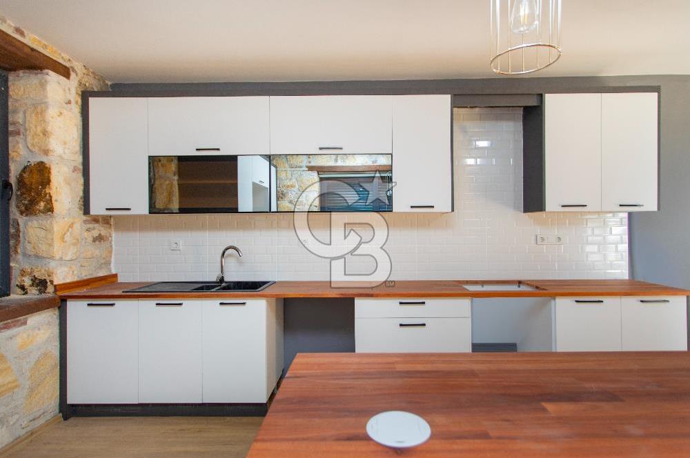 Foça Bağarası Villalar Bölgesinde Kiralık Müstakil 5+2 Taş Villa