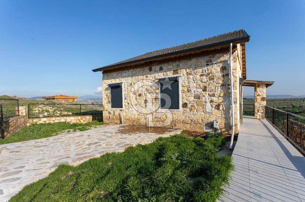 Foça Bağarası Villalar Bölgesinde Kiralık Müstakil 5+2 Taş Villa