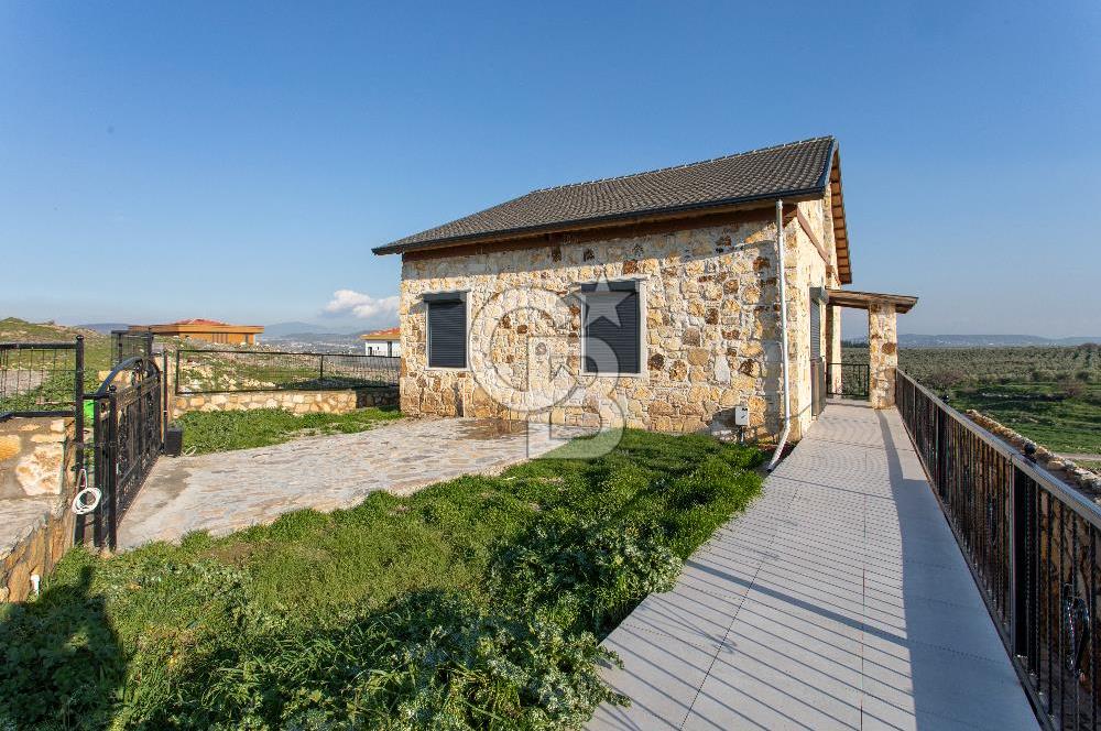 Foça Bağarası Villalar Bölgesinde Kiralık Müstakil 5+2 Taş Villa