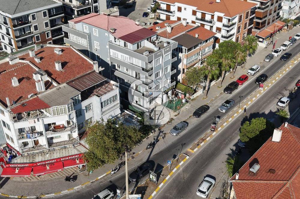 AYVALIK SARIMSAKLININ TAM MERKEZİNDE, HEM EV HEM DÜKKANI 2+1