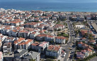 AYVALIK SARIMSAKLININ TAM MERKEZİNDE, HEM EV HEM DÜKKANI 2+1