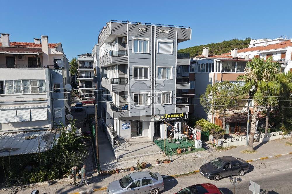 AYVALIK SARIMSAKLININ TAM MERKEZİNDE, HEM EV HEM DÜKKANI 2+1