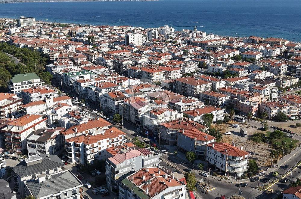 AYVALIK SARIMSAKLININ TAM MERKEZİNDE, HEM EV HEM DÜKKANI 2+1