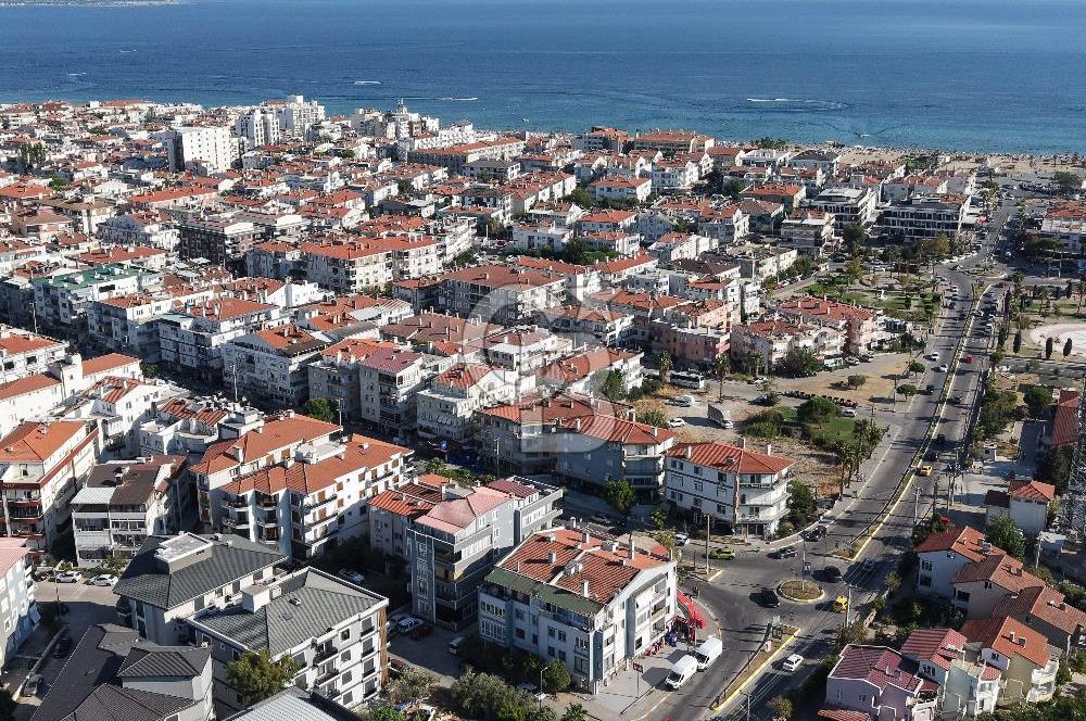 AYVALIK SARIMSAKLININ TAM MERKEZİNDE, HEM EV HEM DÜKKANI 2+1