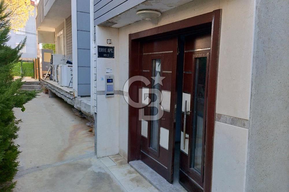 AYVALIK SARIMSAKLININ TAM MERKEZİNDE, HEM EV HEM DÜKKANI 2+1