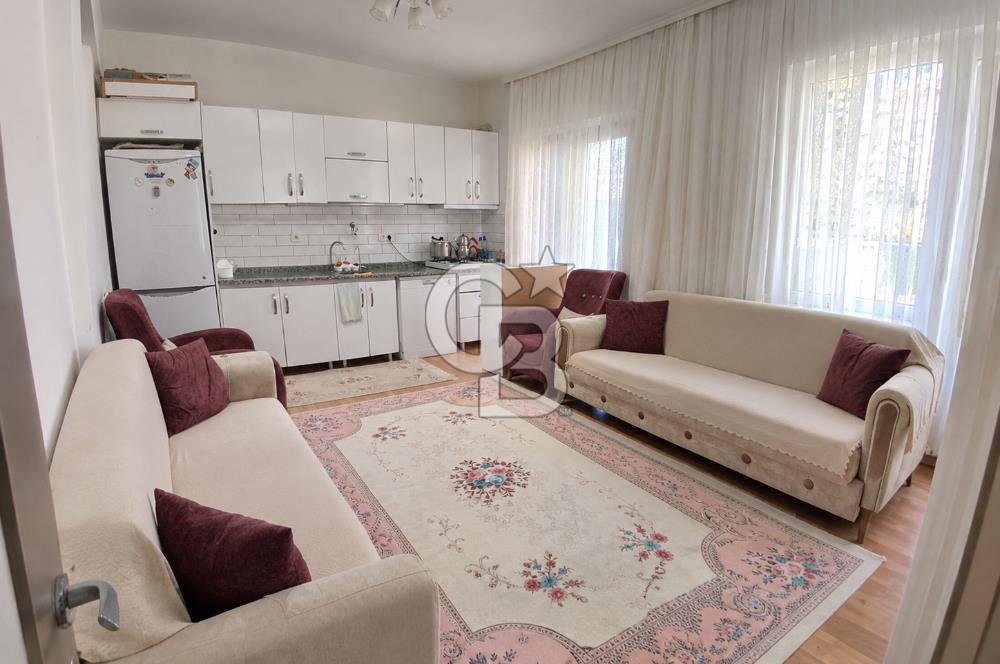 AYVALIK SARIMSAKLININ TAM MERKEZİNDE, HEM EV HEM DÜKKANI 2+1
