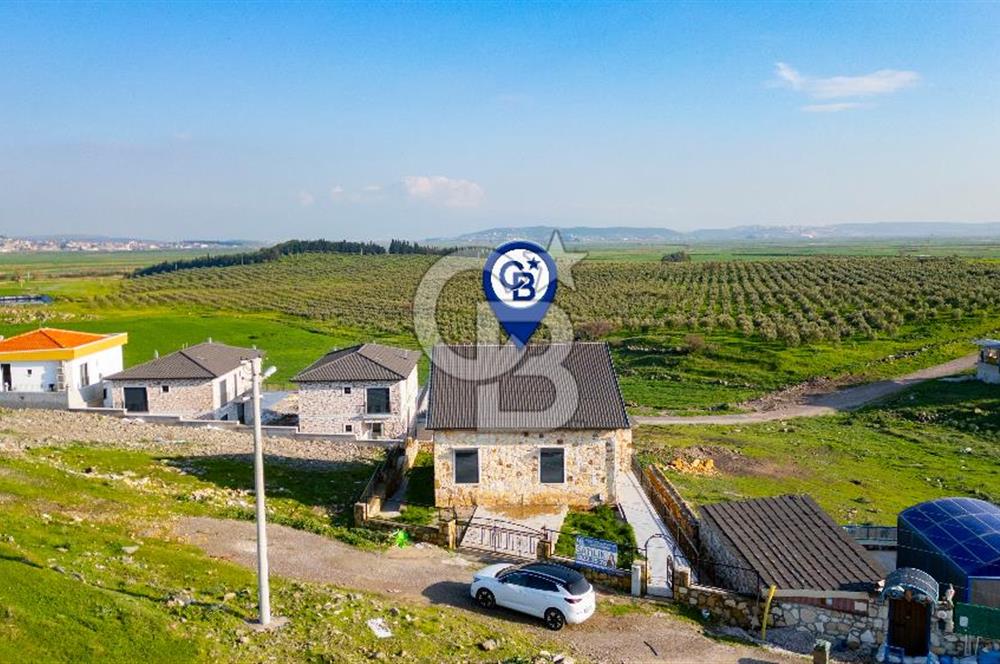 Foça Bağarası Villalar Bölgesinde Kiralık Müstakil 5+2 Taş Villa