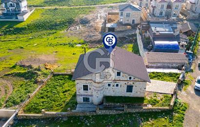 Foça Bağarası Villalar Bölgesinde Kiralık Müstakil 5+2 Taş Villa