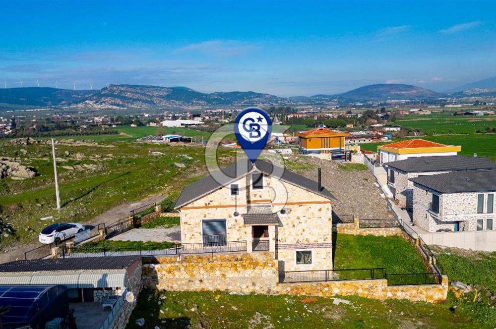 Foça Bağarası Villalar Bölgesinde Kiralık Müstakil 5+2 Taş Villa